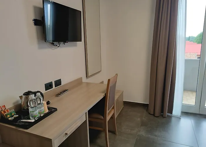 Tiby Ξενοδοχείο