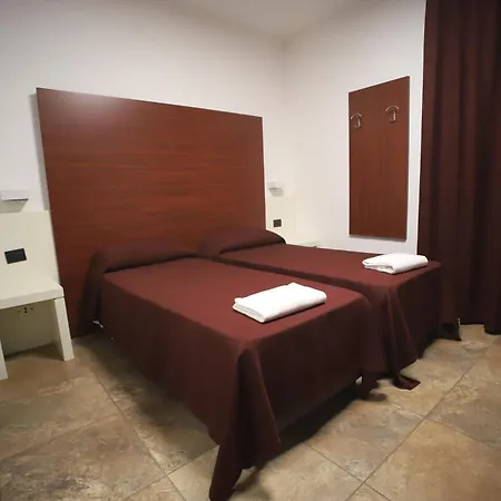 Tiby Ξενοδοχείο